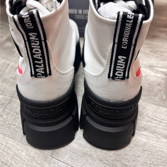 Palladium Women's White and Black Revolt High-Top Sneakers Size 9 New In Box! - Picture 4 of 8